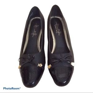 Soft Style‎ Black Patent Toe with Gold Tip Shoe